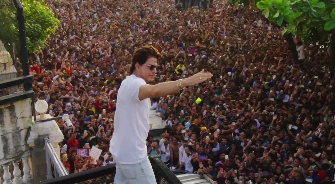 [Tweeting with an Ordinary Men's Emotions]

This man <a href="/iamsrk/">Shah Rukh Khan</a> has Got the Biggest ever Fan base in the Whole World. How lucky someone can be ???

#ShahRukhKhan #SRK #SRKians