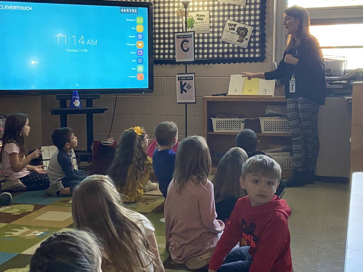 I spy a Blending Board in Mrs. Wadsworth’s class <a href="/Boro_Clearcreek/">Carrie Corder</a>!  These kinders are so good at blending phonemes! Well on their way to being amazing readers! #BoroLit