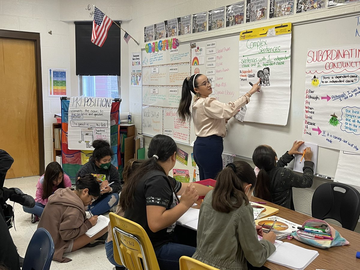 ALZ_Rockets's tweet photo. Building Grammar Anchor Charts. Priceless! @Rockets120 @MsC5th #teachertwitter https://t.co/Pzs5XbC8e7