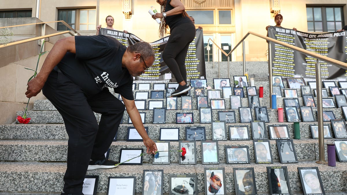 TheRoot's tweet image. Kansas City Police Will Settle Lawsuits Rather Than Reform The Department dlvr.it/ScRQL4