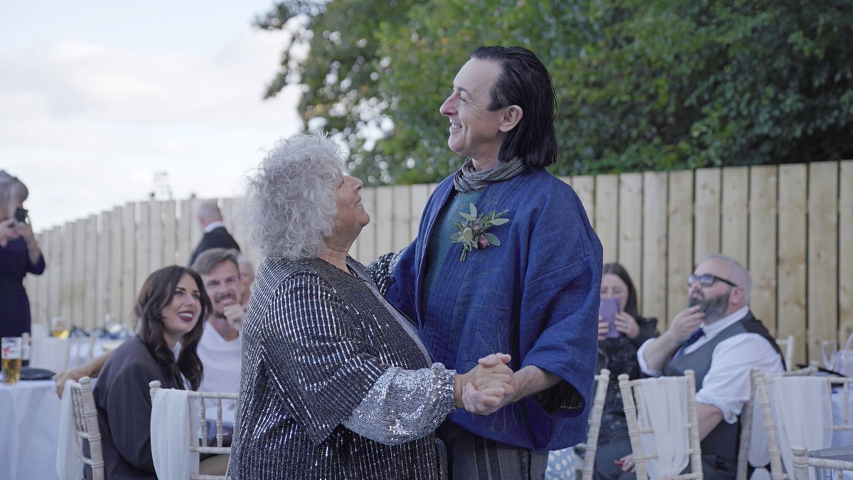 4Viewers's tweet photo. Miriam Margolyes and Alan Cumming are back! They ride the Harry Potter Express and head to the glorious Cairngorms, then Alan conducts an LGBTQ+ wedding- #MiriamAndAlan #LostInScotland, 9:15pm on @Channel4 https://t.co/HdLEZNJI7x
