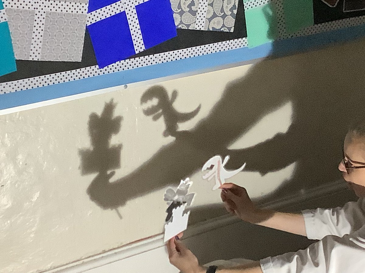 holbeckcuckney's tweet photo. Thank you Nina from Science Tots for coming in and showing us some light &amp; dark experiments - we loved it! https://t.co/3WQeYk4LPg