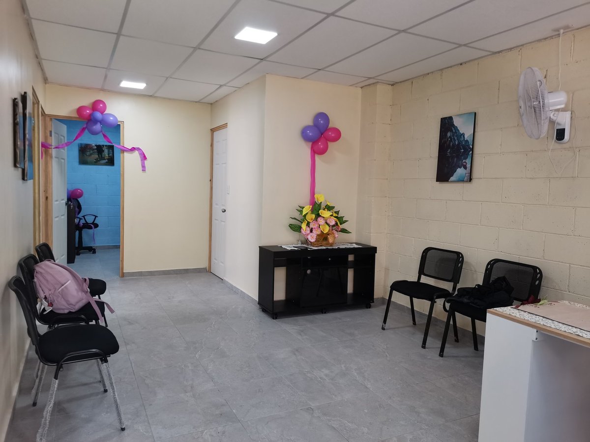 Coledemujeres's tweet photo. Este día se inauguración del Centro Multidiciplinario Amanda de Cardona, en el municipio de Aguilares. Este Centro brindará atención legal y psicológica a mujeres que enfrentan violencia. https://t.co/hlqcKcKpXX