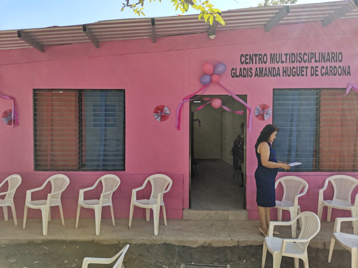 Coledemujeres's tweet photo. Este día se inauguración del Centro Multidiciplinario Amanda de Cardona, en el municipio de Aguilares. Este Centro brindará atención legal y psicológica a mujeres que enfrentan violencia. https://t.co/hlqcKcKpXX