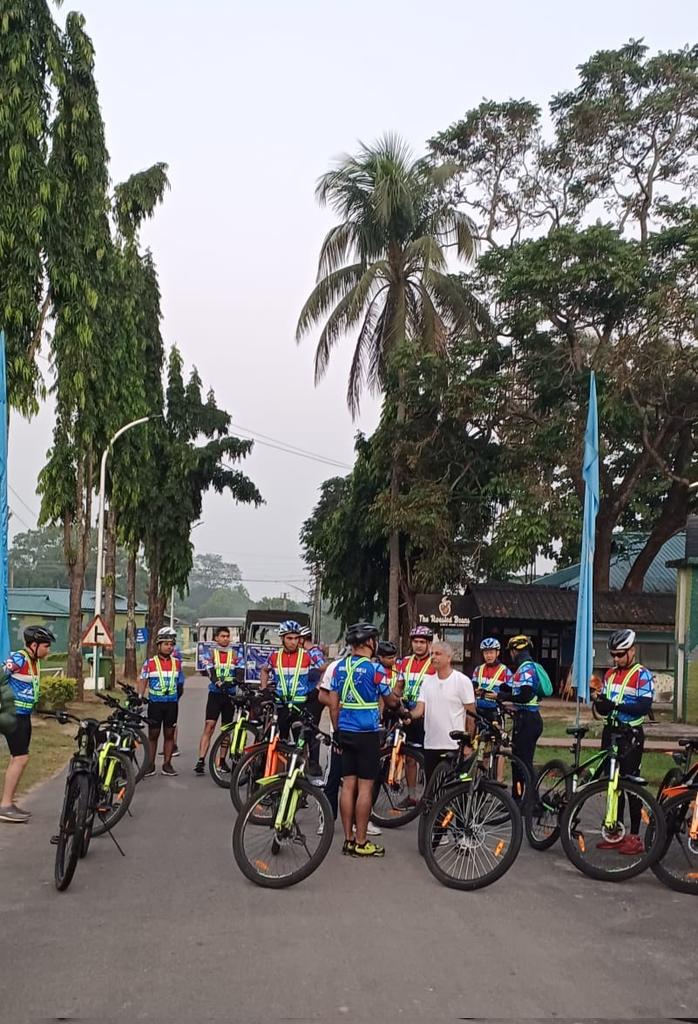 EAC_IAF's tweet photo. "Medicos Hornbilll Cyclothon" -  a 532 km cycling expedition from Guwahati to Bumla was flagged off by Air Cmde Atul Saggar AOC AF Stn Guwahati on 08 Nov 22. Comprising Air Warriors from AFCME and EAC, the event will nurture team spirit, camaraderie and a spirit of adventure. https://t.co/PP2euTh3jW