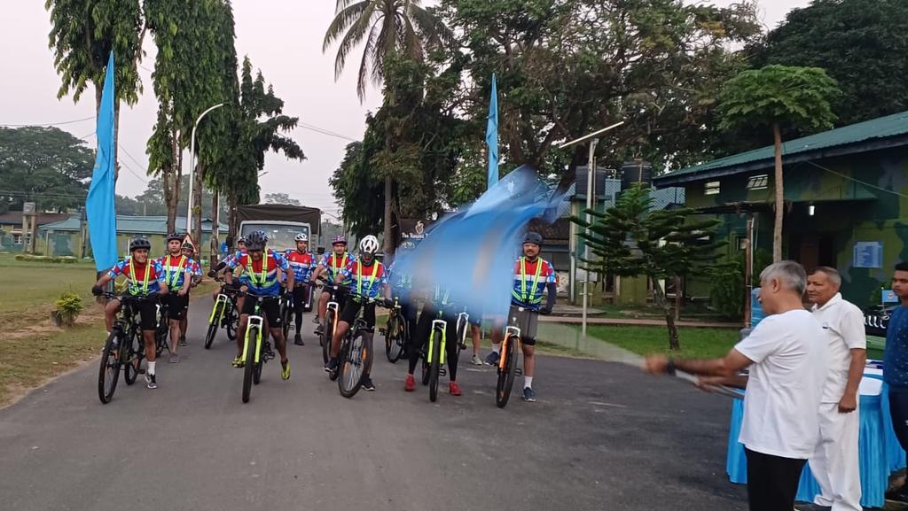 EAC_IAF's tweet photo. "Medicos Hornbilll Cyclothon" -  a 532 km cycling expedition from Guwahati to Bumla was flagged off by Air Cmde Atul Saggar AOC AF Stn Guwahati on 08 Nov 22. Comprising Air Warriors from AFCME and EAC, the event will nurture team spirit, camaraderie and a spirit of adventure. https://t.co/PP2euTh3jW