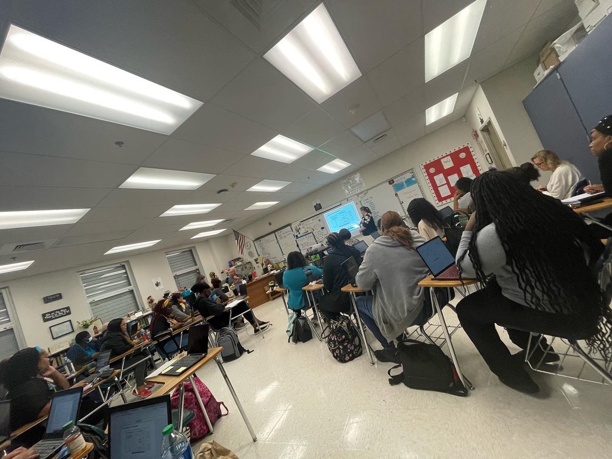 AP_Nealy's tweet photo. What a wonderful learning opportunity. Coral Glades hosted a professional development session on unit planning using HMH resources. #planningwithapurpose https://t.co/o0atbveAgK