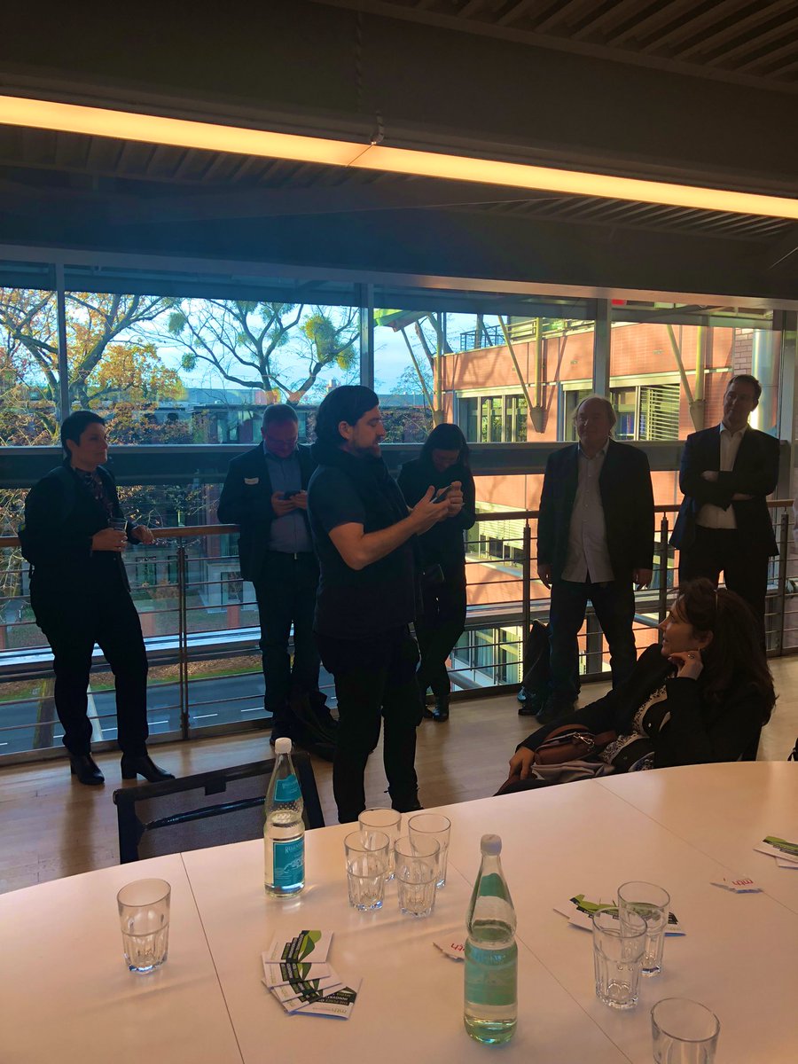 MediaTech_Hub's tweet photo. Die @IHKPotsdam hat uns heute mit einer polnischen Delegation im MTH Space besucht und konnte @feelbelt und @Klangchatapp kennenlernen. Danach ging es zum @Volucap und wir durften auch einen kurzen Blick in die Halostage werfen. 👋 #mthpotsdam #potsdam #visit #ihk https://t.co/xcpCRcx50l