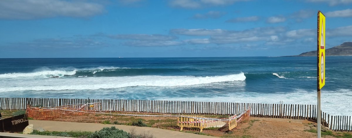 Mi playa de Las Canteras 🏊🏻♀️🦈 tweet media