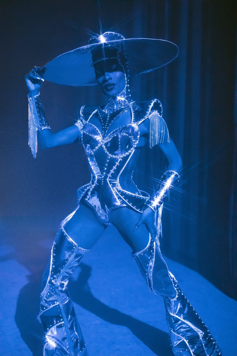 jaidaehall's tweet photo. ✨👽Space Cowgirl 🚀✨ https://t.co/d0XcNa8kHm