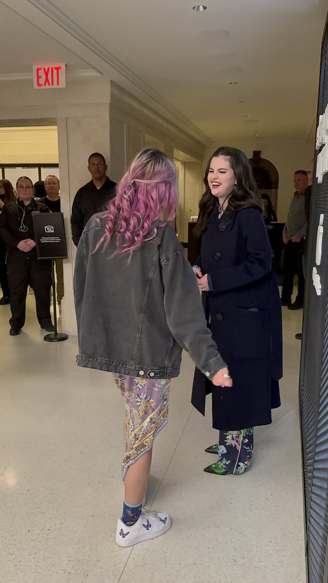 selenasvlog's tweet photo. i will forever be grateful for this moment i got to share with selena. i have been waiting for this for 14 years and i just can’t believe it finally happened. @selenagomez thank you for my hug:,) and listening to me cry. i love you forever &amp; always💓 @SelenaFanClub #MyMindAndMe https://t.co/PhxiQKlCMh