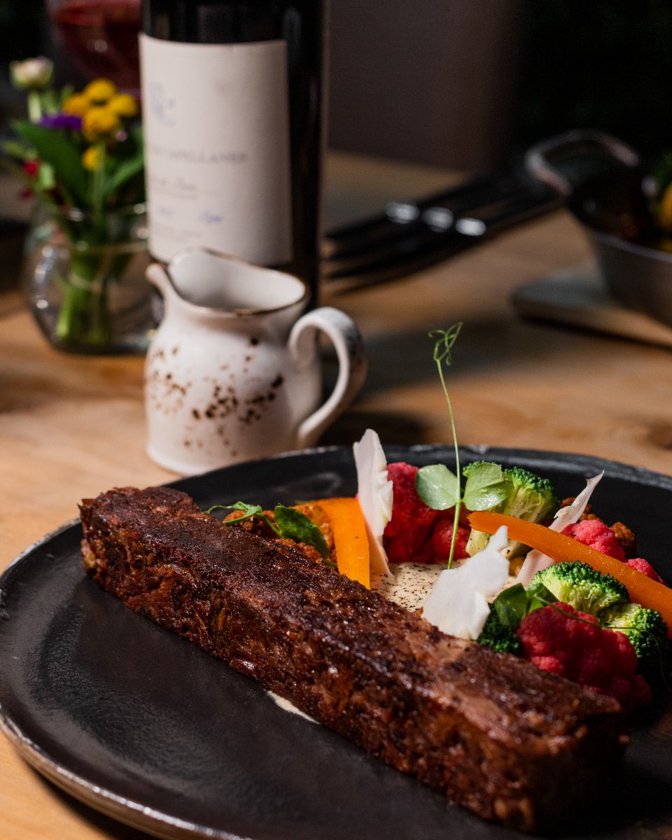 FSCasaMedina's tweet image. Delight yourself with the flavors and colors of the dishes in our Spanish restaurant #Castanyoles.
📍 #FSCasaMedina @castanyoles