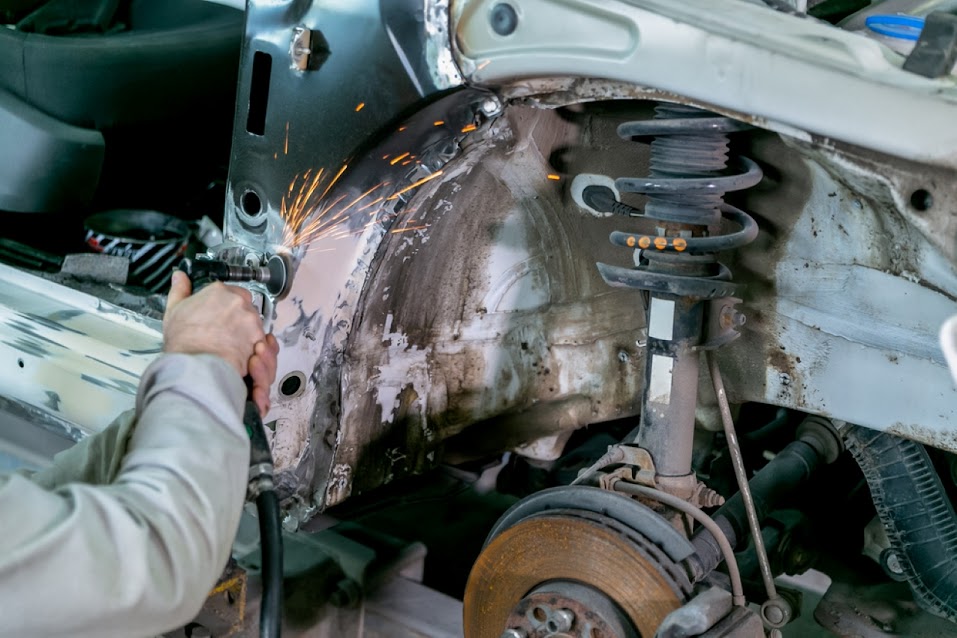 cge_autobody's tweet image. Need bumper repairs done in Redwood City? Call CG&amp;amp;E Auto Body today! cgeautobody.com #AutoBodyRepairAndPainting #AutoPaintShop #AutoPainting #BodyShopsNearMe #AutoBodyShop #AutoRepairShop