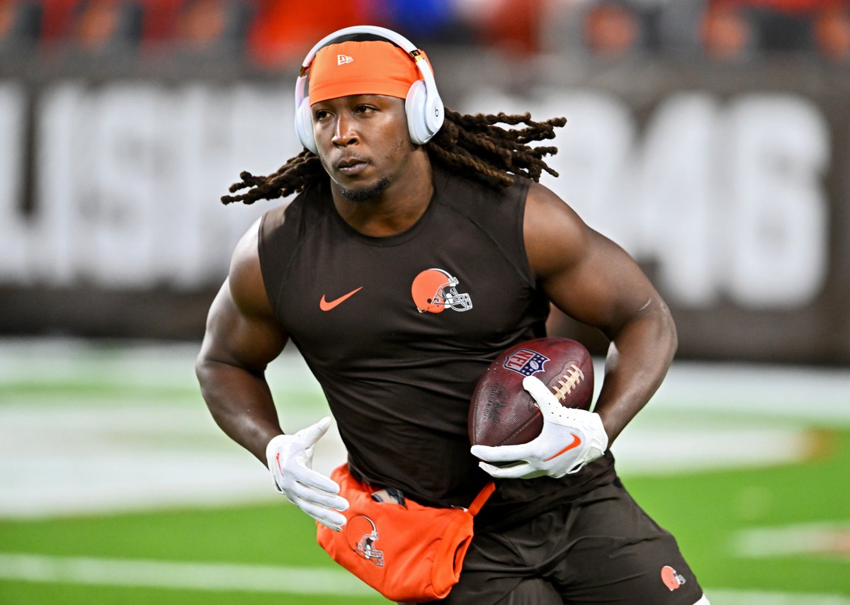 BrownsNationcom's tweet photo. Like &amp; Retweet if the Browns need to keep Kareem Hunt in Cleveland! https://t.co/oDCNe13yle