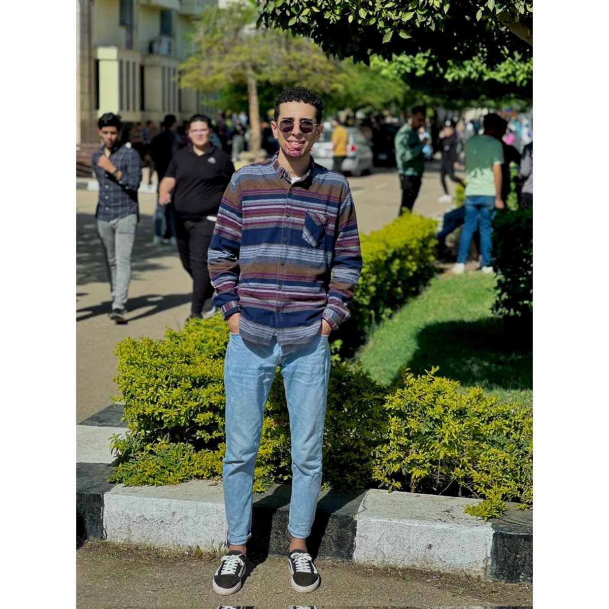 عيشها و نفضلها و ربك هيحلها.😂😉