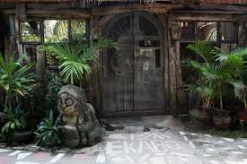LagosBoyShow's tweet photo. Designed by Tola Akerele of IDESIGN and Chike Nwagbogu, Bogobiri House for Ikoyi area of Lagos fit be like another coolee place but e pass o.
#lagosboy #lagosboyshow #lagosplaces https://t.co/YHOWPBmH3N