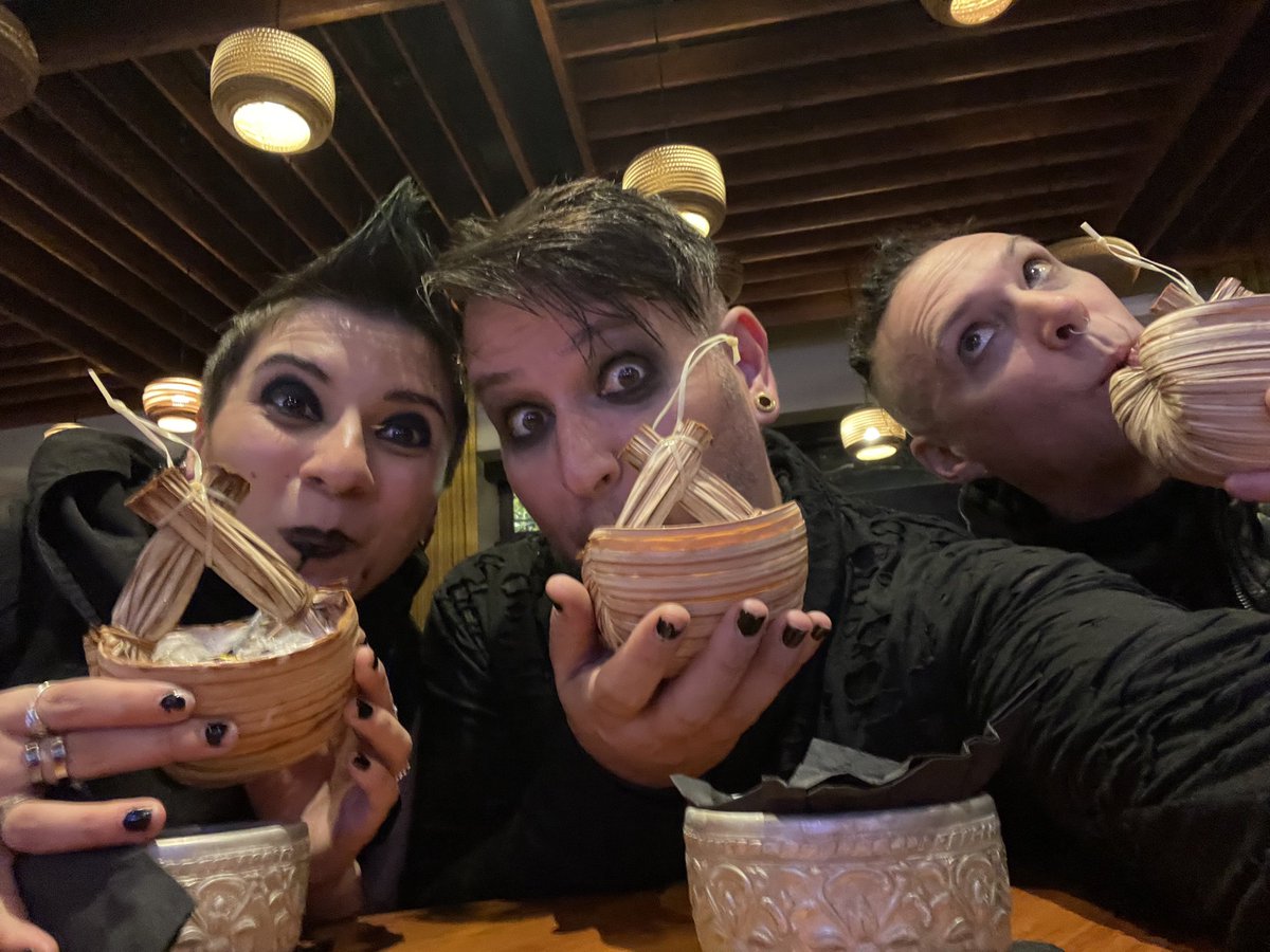 officialdkzero's tweet image. Band cocktail hour! #dkzero