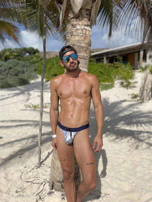 Missing vacation in Tulum on this rainy day in LA.

🩲: @cellblock13 https://t.co/FFbdhoXpNw