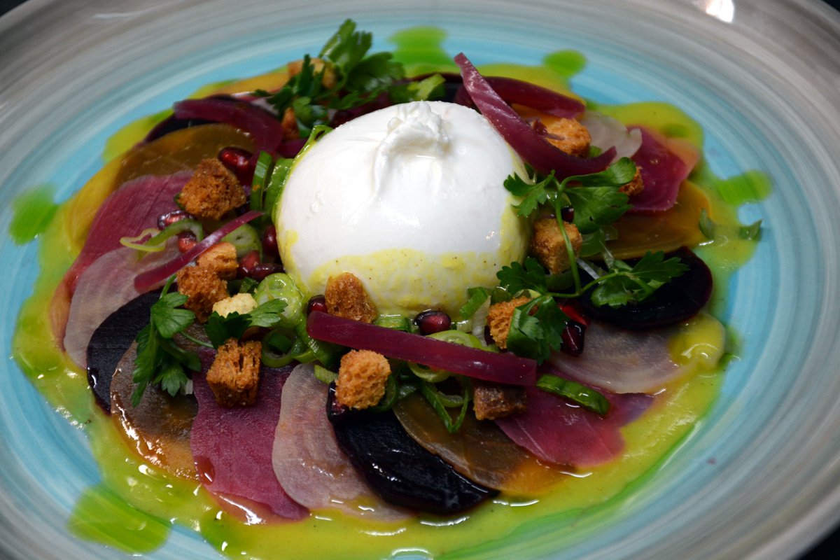 rocaparisresto's tweet photo. 𝙉𝙊𝙐𝙑𝙀𝘼𝙐𝙏𝙀́ #𝘼𝙇𝘼𝘾𝘼𝙍𝙏𝙀
#Burrata, #betterave cuite en croûte de sel, vinaigrette savora-miel, pour plonger dans un univers de couleur et de douceur.
#rocaparis #paris17 #restoparis #parisfrance #food #iloveparis #lunchtime #lovefood #foodinparis #chef #restaurant https://t.co/IB8nZmFmTo