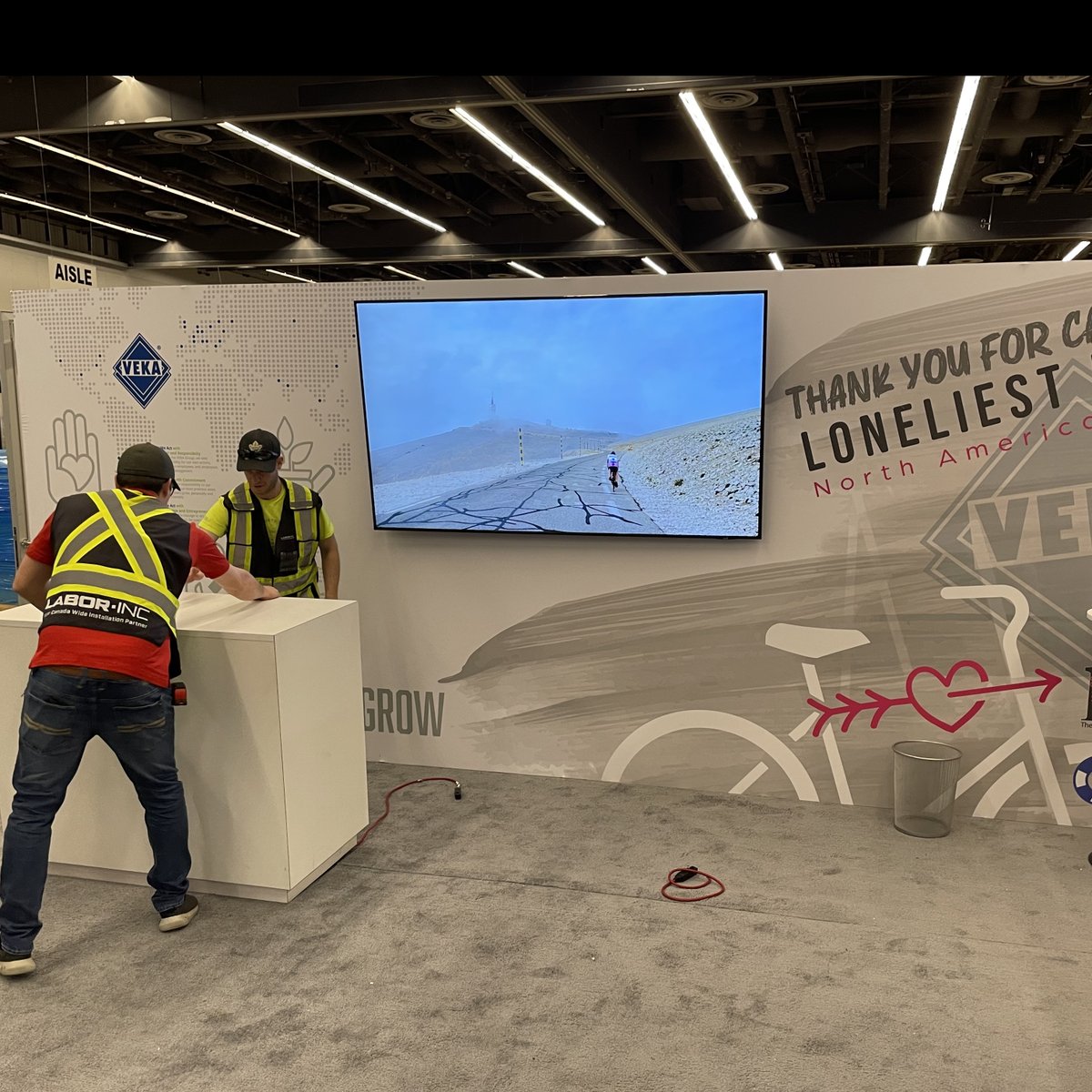 vekainc's tweet photo. A behind-the-scenes look at VEKA Booth 313 as we prepare for the #WinDoor2022 show opening tomorrow!
#WinDoor #FenCan #montreal #bts #windowmanufacturing #doormanufacturing @FenCanada #energystar7 #fenestration https://t.co/9LjY1nHT5t