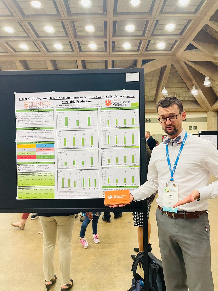 soilguycharles's tweet photo. Had a great time presenting @ASA_CSSA_SSSA , meeting university reps, and talking research. Back to exit seminar slides #Clemson #LunarEclipse #SoilHealth #organic #covercrop #biogeochenistry #Masters #wuttupphd https://t.co/TeepdQCvFs