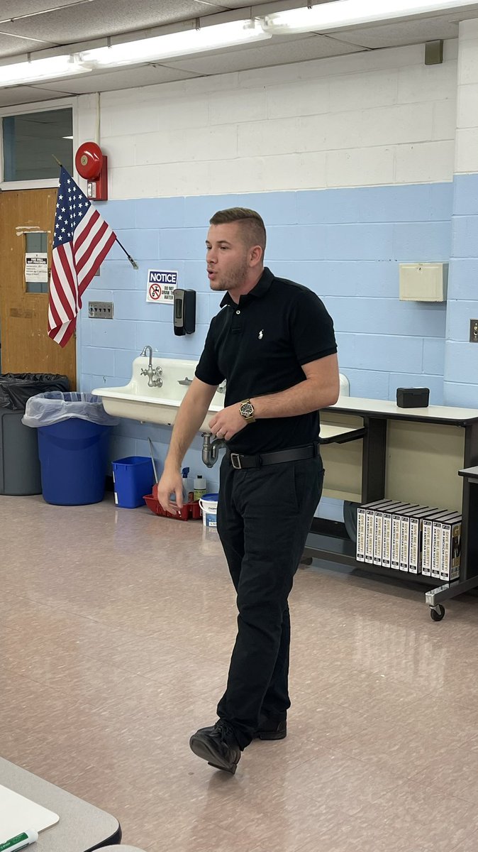 RcollinsJudon's tweet photo. Mr Dolce Modeling Montessori LE lesson integrates Inst Tech, NGSS, Multi Age &amp; IEP driven pedagogy - DEI CRE is my ethos- My students are  Montessori &amp; Regents Scholars 🎤@nearpod @YMA_PKthrough12 @MrDolceScience @SuptQuezada @YonkersSchools @YPS_Inquiry https://t.co/xcJmvu80rN