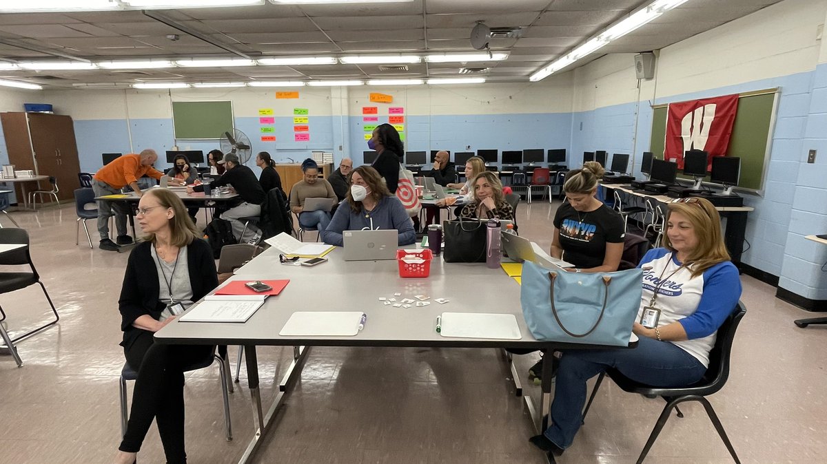 RcollinsJudon's tweet photo. Mr Dolce Modeling Montessori LE lesson integrates Inst Tech, NGSS, Multi Age &amp; IEP driven pedagogy - DEI CRE is my ethos- My students are  Montessori &amp; Regents Scholars 🎤@nearpod @YMA_PKthrough12 @MrDolceScience @SuptQuezada @YonkersSchools @YPS_Inquiry https://t.co/xcJmvu80rN