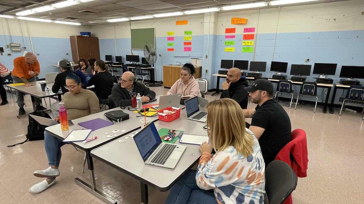 RcollinsJudon's tweet photo. Mr Dolce Modeling Montessori LE lesson integrates Inst Tech, NGSS, Multi Age &amp; IEP driven pedagogy - DEI CRE is my ethos- My students are  Montessori &amp; Regents Scholars 🎤@nearpod @YMA_PKthrough12 @MrDolceScience @SuptQuezada @YonkersSchools @YPS_Inquiry https://t.co/xcJmvu80rN