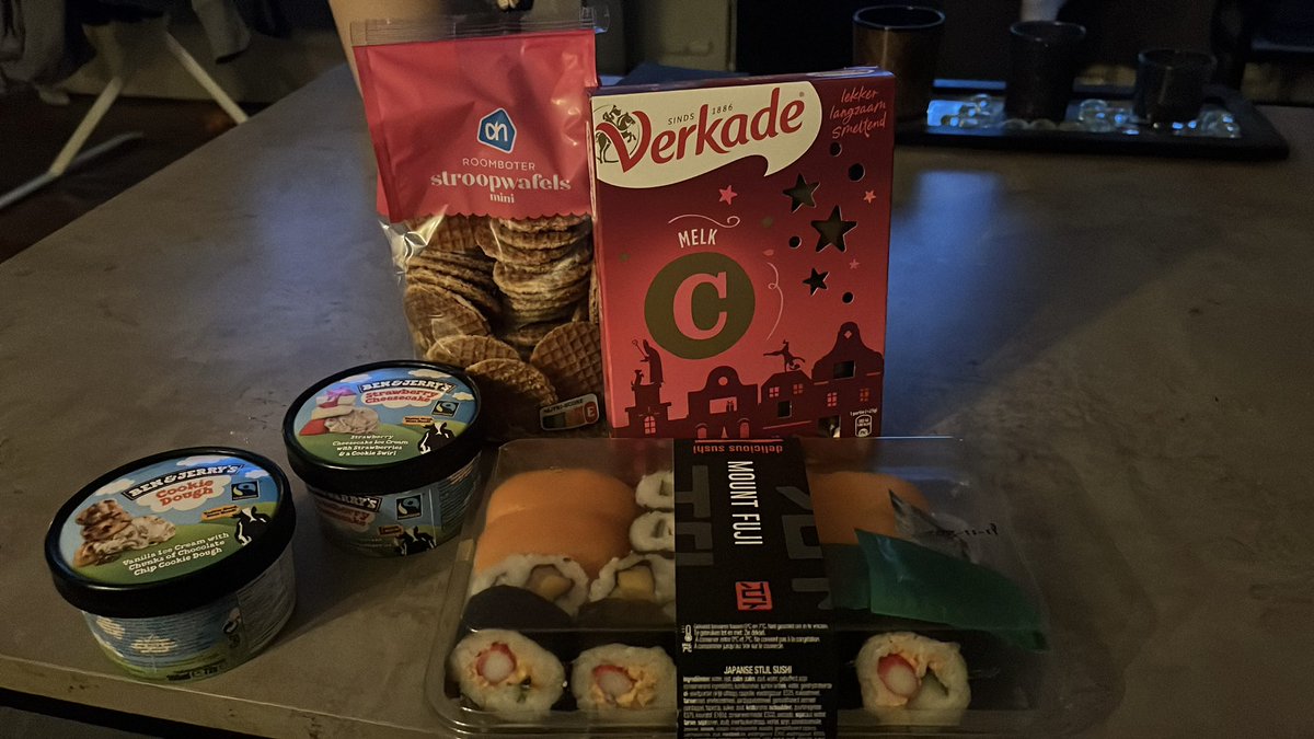 Zo lief. Mijn buurman (van 30) komt net dit pakketje brengen omdat ik gisteren een rotdag had op werk. Hij noemde het een “werk-is-ook-niet-alles pakketje” I almost cried 🥺