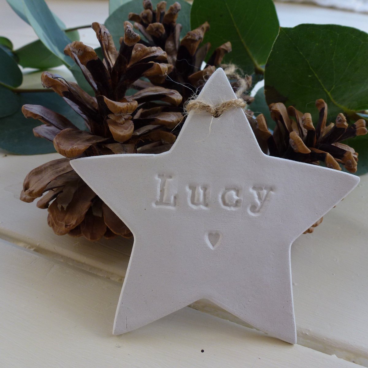 Personalised stars make a perfect gift this Christmas 🎅🏼 
Pop over to my Etsy shop 🤍 #claystar #personalisedchristmas #christmastree #christmasdecor #christmasdecorations #handmadeclay #rusticstar #claystardecor #handmadedecorations #handmadegifts #etsy #etsyuk #acornstationery