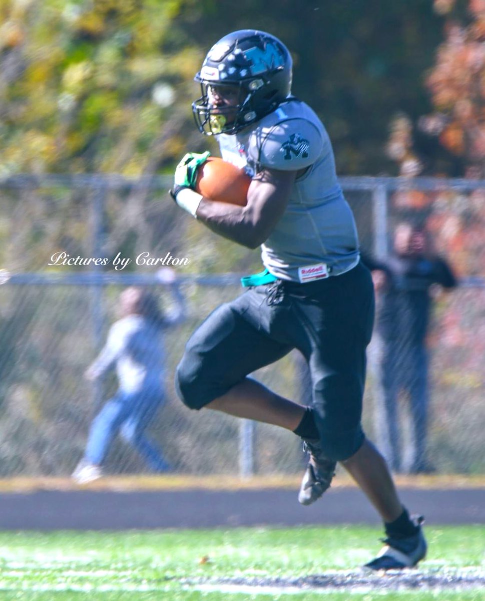 Donavan2005's tweet photo. Blessed to be named 2nd team all-district running back❗️❗️❗️@Coach_TLucas @Action_Speed_Tr @LabBigtime @dhglover @EricOfficialDMV #godfirst #livethedream https://t.co/fNO7eYfD0g
