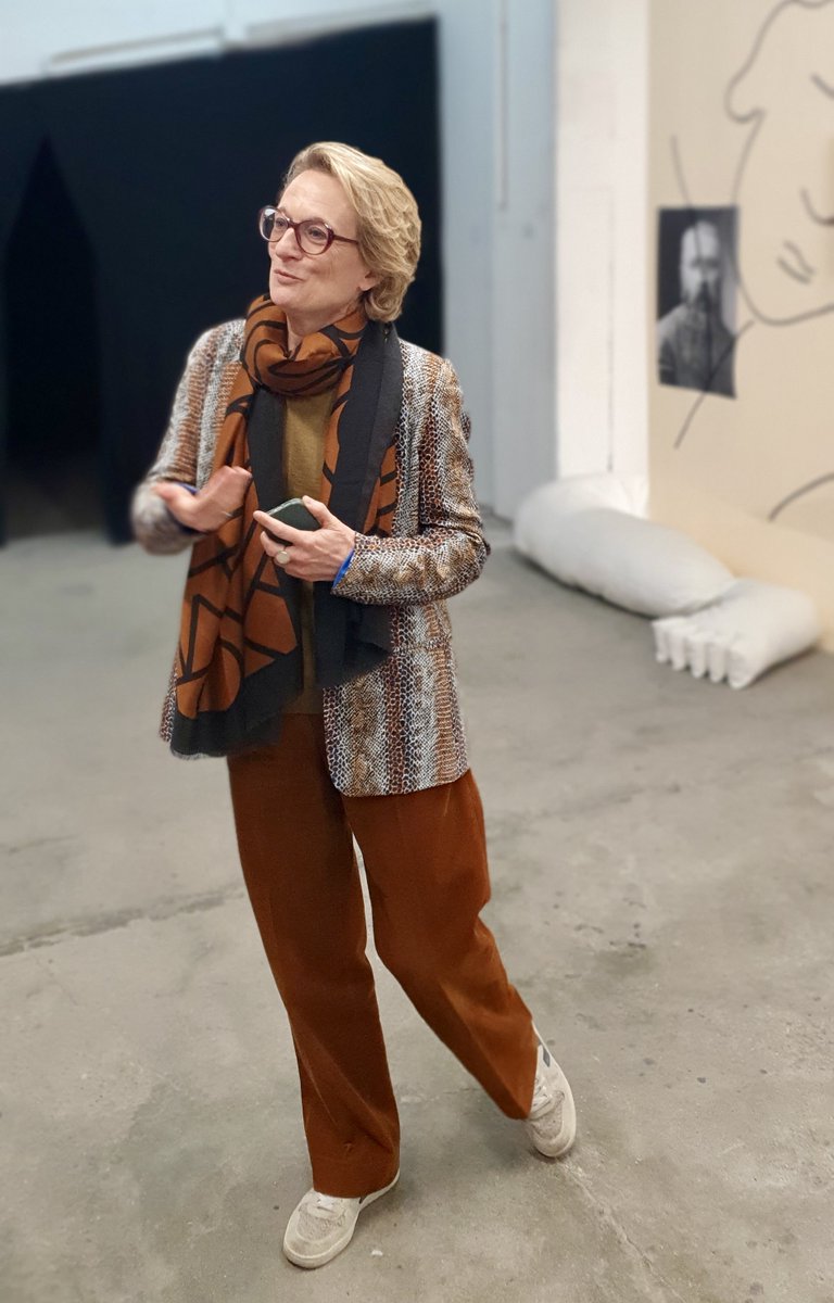 ADIAF_O's tweet photo. Jeudi dernier, les membres de l'ADIAF ont découvert l'exposition de la 9ème Bourse #RevelationsEmerige dans le 15ème arrondissement parisien, lors d'une visite guidée par @paulaise44, Directrice des projets artistiques du groupe @Emerige. #ADIAF #CollectorsProgram #JeuneCréation https://t.co/4HJoQLczba