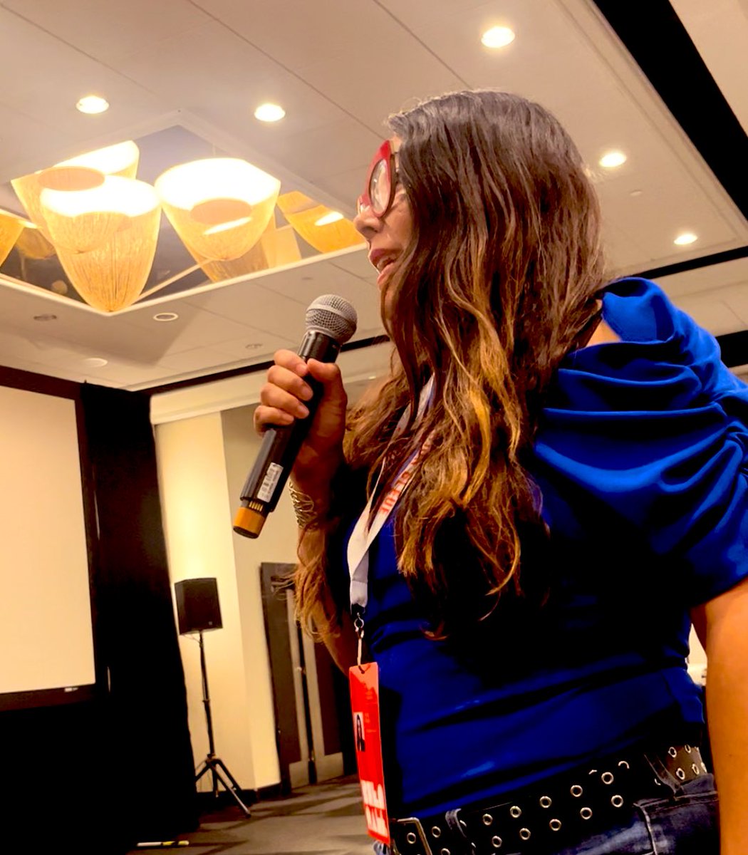 KatiaNilo's tweet photo. #HowToBreakVerticalProgramming incluir a las audiencias en la construcción de la programación es una necesidad para dar paso a la voz de la diversidad de contenidos. No estamos hablando de un fast track fashion, no es DIY es dialogar en un verdadero desarrollo de audiencias https://t.co/cqYs1Y7WlV