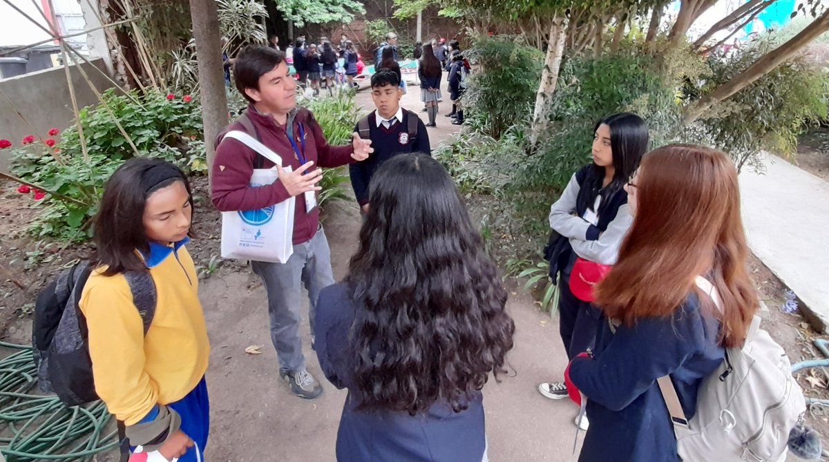 exploravalpo's tweet photo. ¡La lluvia 🌧️ no los detendrá 😁! Ya arrancó la decimoctava edición del #CongresoExplora y los estudiantes dialogan sobre lo humano y lo divino con investigador@s @pucv_cl @InvestigandoUV @usantamaria y @upla_comunica en húmeda pero entrete jornada 🌈 https://t.co/vRV8PA6ksX https://t.co/eNKy826PTH