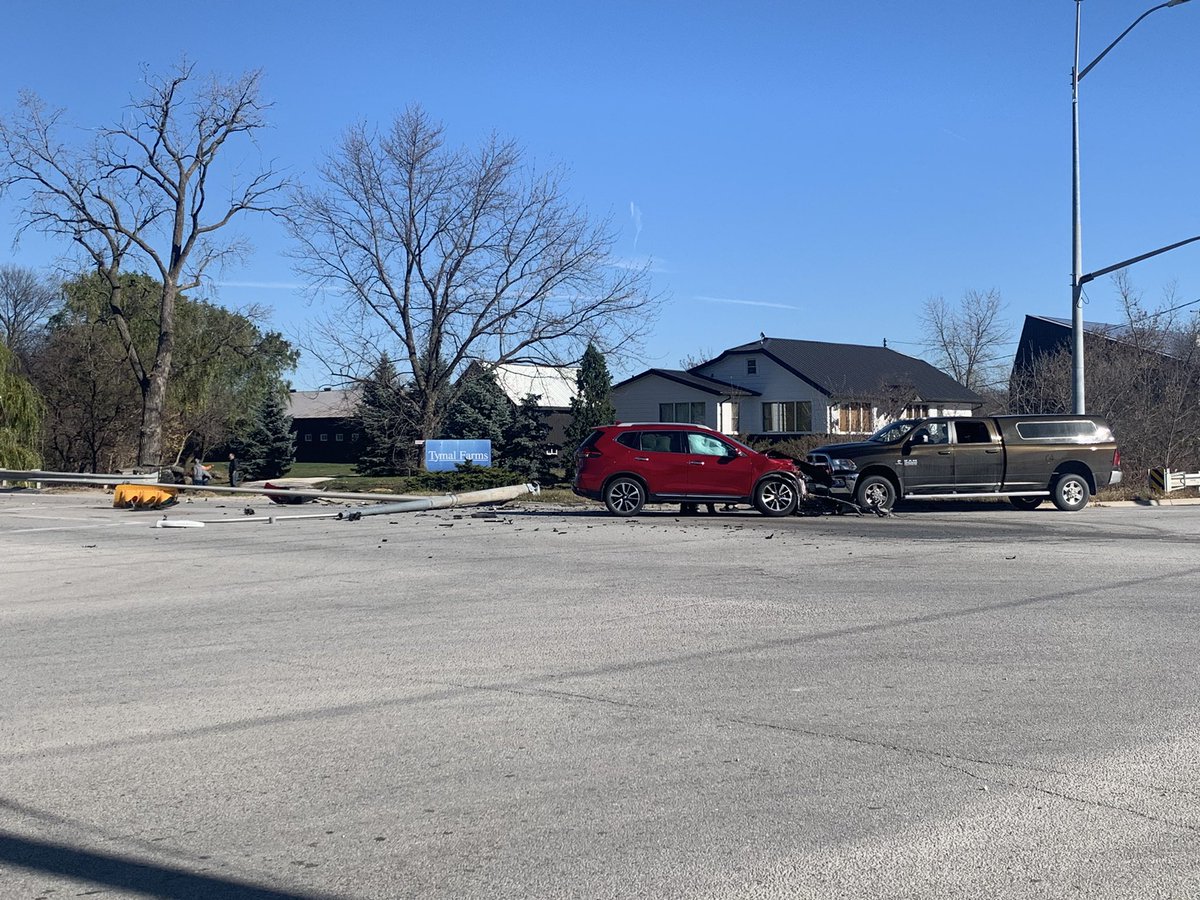 Traffic slow down on Howard at Essex Rd 8. Traffic light down.