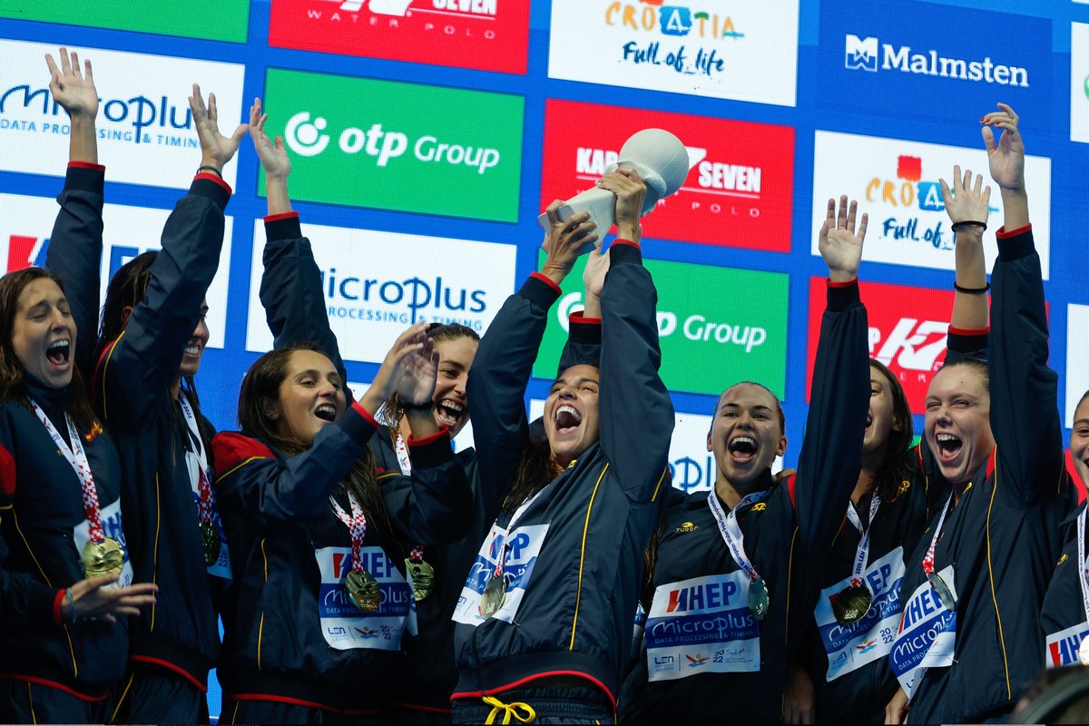 EuroAquatics's tweet photo. ๐๐๐๐ค-๐ญ๐จ-๐๐๐๐ค ๐๐๐ฆ๐ฉ๐๐จ๐ง๐๐ฌ ๐ช๐ธ
After winning #wp2022split gold, @RFEN_Oficial claim the top spot in the @fina1908 Women's Water Polo World League ๐ฅ๐ https://t.co/2VIJ4kSlvc