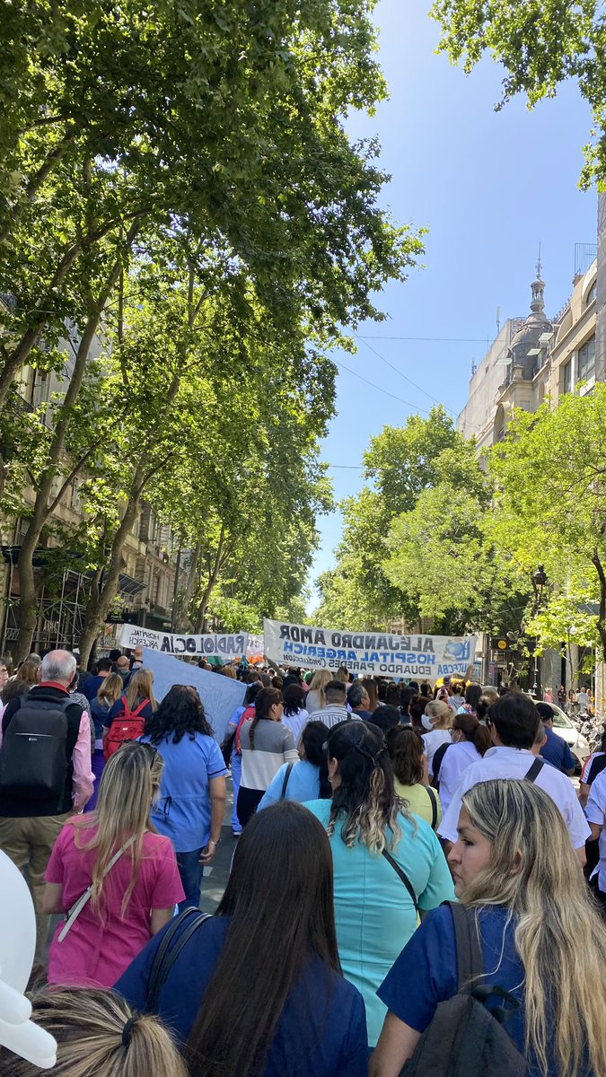mguivichich's tweet photo. Larreta decime que se siente, tener de paro al hospital, si no nos escuchas ahora, mañana volvemos a parar 📢🎵💪🏻 #losenfermerossomosprofesionales para el gobierno somos administrativos y nos pagan como administrativos, donde esta esa plata que nos roban? Que ganamos dia a día!! https://t.co/uyOdbuths7