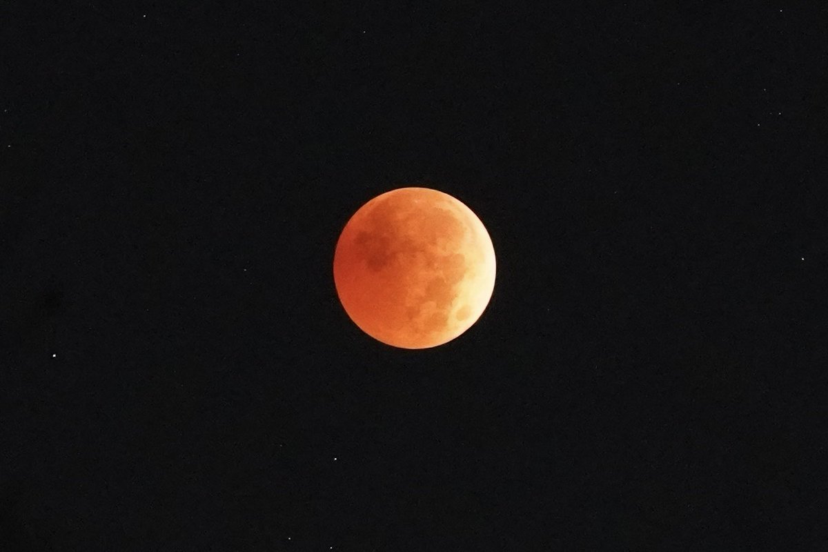 DonFox22's tweet photo. Perfect morning to see the Beaver Moon … next lunar eclipse is in 2025. https://t.co/K31AkeiHxg