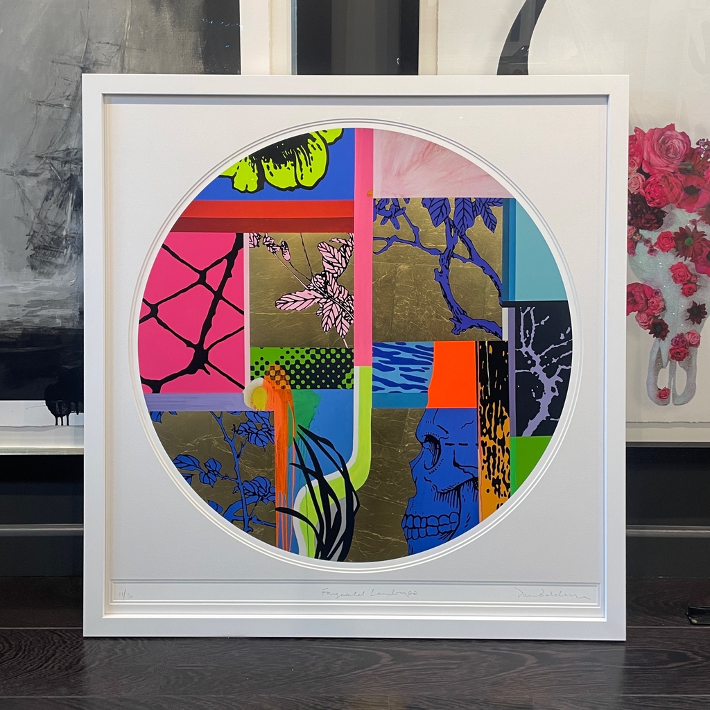 Absolutely, totally, besotted with this one 😍 Which isn't a surprise really, when a mesmerising print like this one by Dan Baldwin has been framed so fabulously! It's been a while since we last used a circular mount board aperture, but WOAH, right decision!