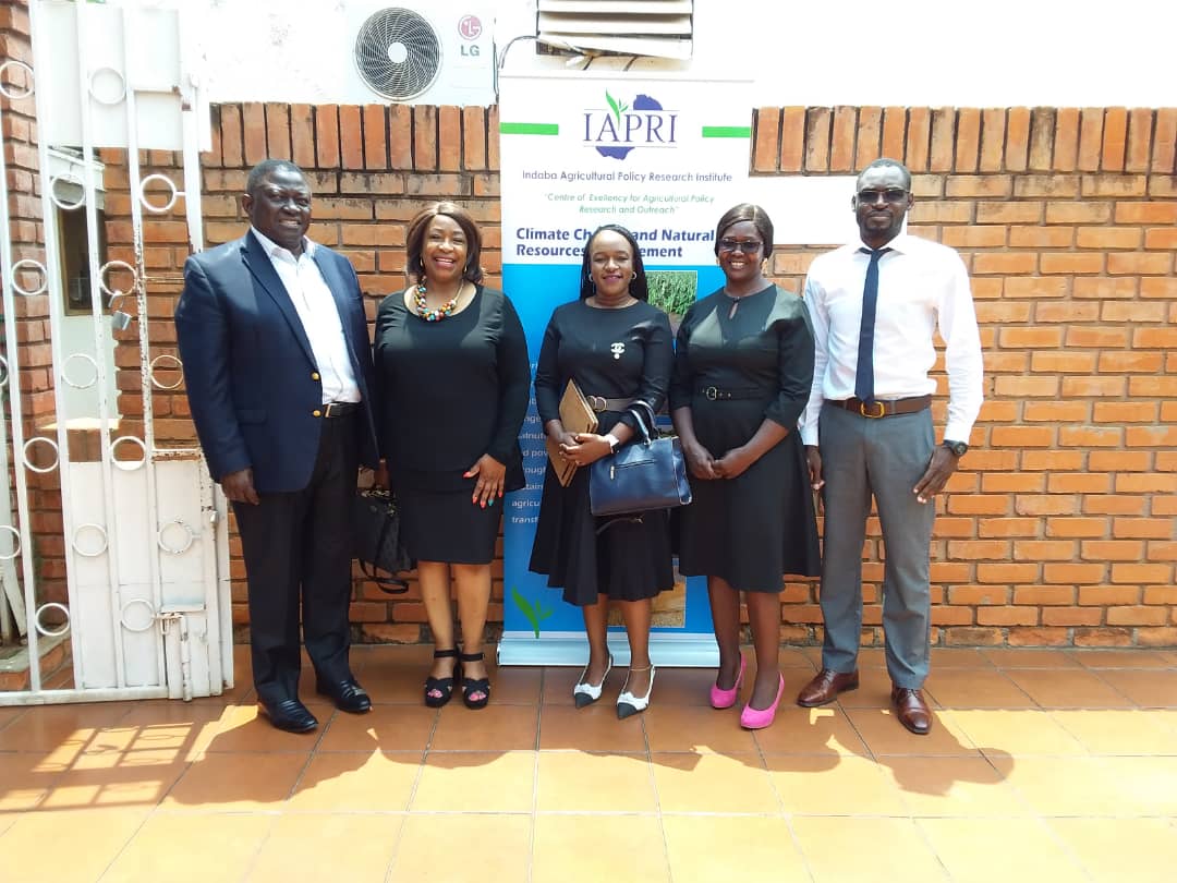 ANAPRI_info's tweet photo. ANAPRI Secretariat ED @DrNalishebo met with @IAPRI14 leadership and Catherine Tembo from USAID Zambia to discuss ongoing projects in Zambia. https://t.co/2DRHusu0zD