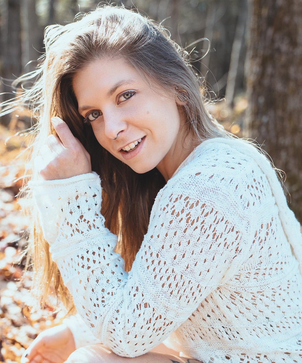 Gorgeous Montreal model @itsmedidiie walking around in the woods for some sensual shots Ph @AtelierJfred

#cutestyle #seethrough #butt #smileforever #quebecmodel #tattoostyle #positivewomen #stylish #canadianmodel #girlytrends #canadamodel #humpday #montrealmodel #onlyfansgirls