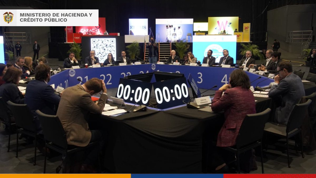 MinHacienda's tweet photo. Durante su intervención en el foro #JusticiaDistributiva2022, el viceministro de @MinHacienda, @diegoguevaro, explicó que la #ReformaParaElCambio traza el camino para reducir la desigualdad, gracias al gasto social que se hará en este Gobierno. #FinanzasSanas #ReformaResponsable https://t.co/CDQ1d45NxY