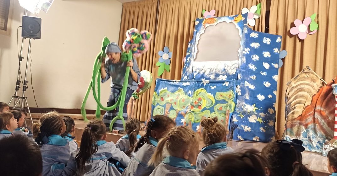 FatimaColegio's tweet photo. El viernes pasado los pequeños de infantil hemos conocido y disfrutado de un teatro muy especial, con un montón de personajes muy divertidos y… ¡¡un teatro de sombras que nunca habíamos visto!! 🎭
¡Gracias “Caballo Equilibrista” por enseñarnos tu mundo! 🎭🌍
#TeatroDeSombras https://t.co/ST00Ck9nlV