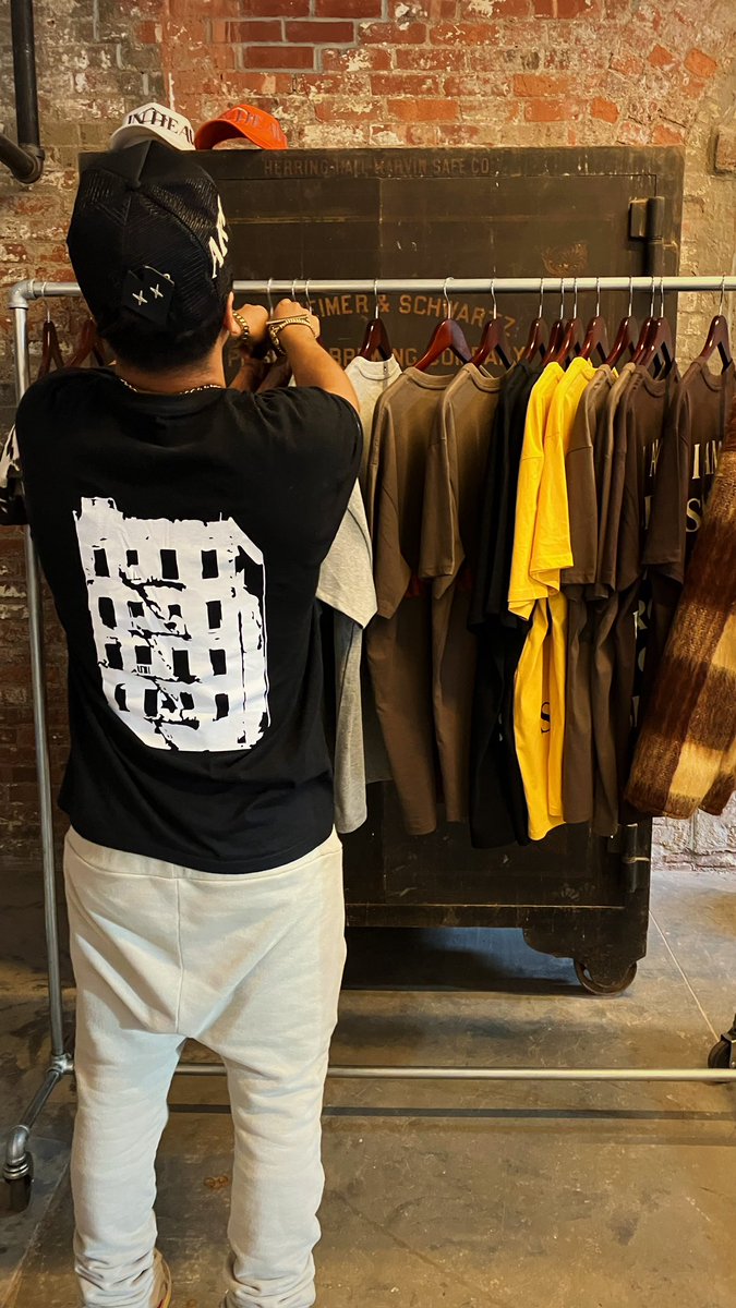 thebxnative's tweet photo. Yerrr! Got to visit @SoHarlemInc this weekend and check out our boi Noah Joseph’s pop-up. Stop by anytime and check out this cultural incubator in Harlem!🚀🎨 #soharlem #bronxnative #fashion #uptown https://t.co/5ExzJdRrbf
