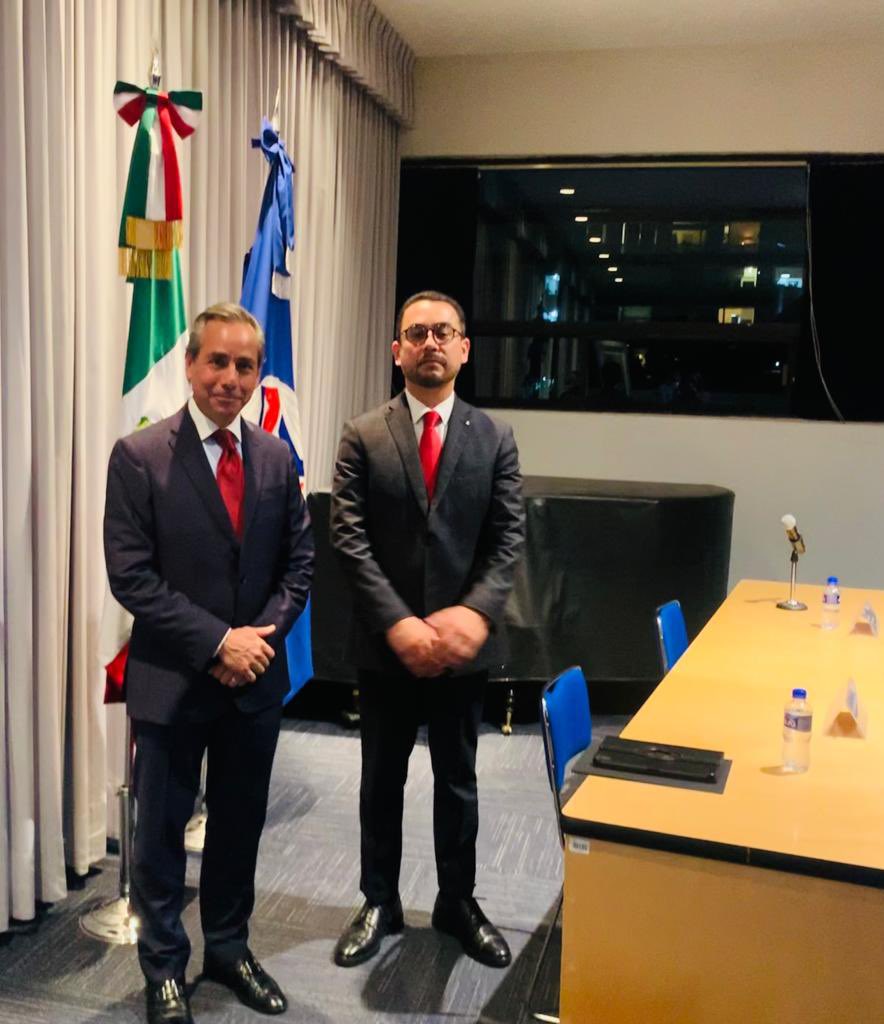 rsepulvedai's tweet photo. Agradezco a las autoridades de @LaSalle_MX y al Director de la Facultad de Derecho Mtro. José Luis Cardenas, por la invitación y el interés de organizar con la @SCJN, una jornada de difusión de la jurisprudencia. Participan también de los planteles de Cancún, Cuernavaca y Oaxaca https://t.co/VIQpJx2YFx