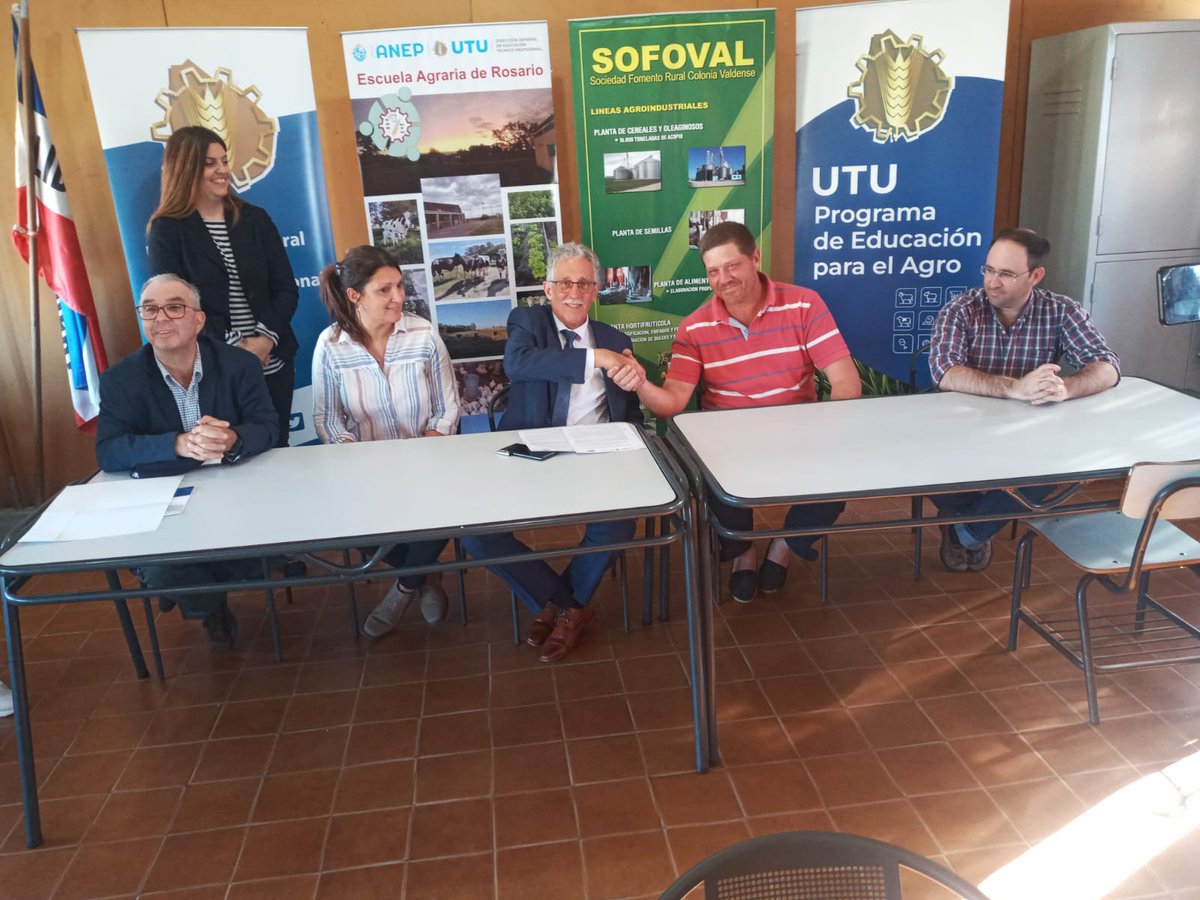 En la tarde de ayer en la ciudad de Rosario, se firmó un convenio de cooperación con la Escuela Agraria de Rosario. Siempre apostando al futuro de nuestros jóvenes, y brindando oportunidades a nuestros productores.