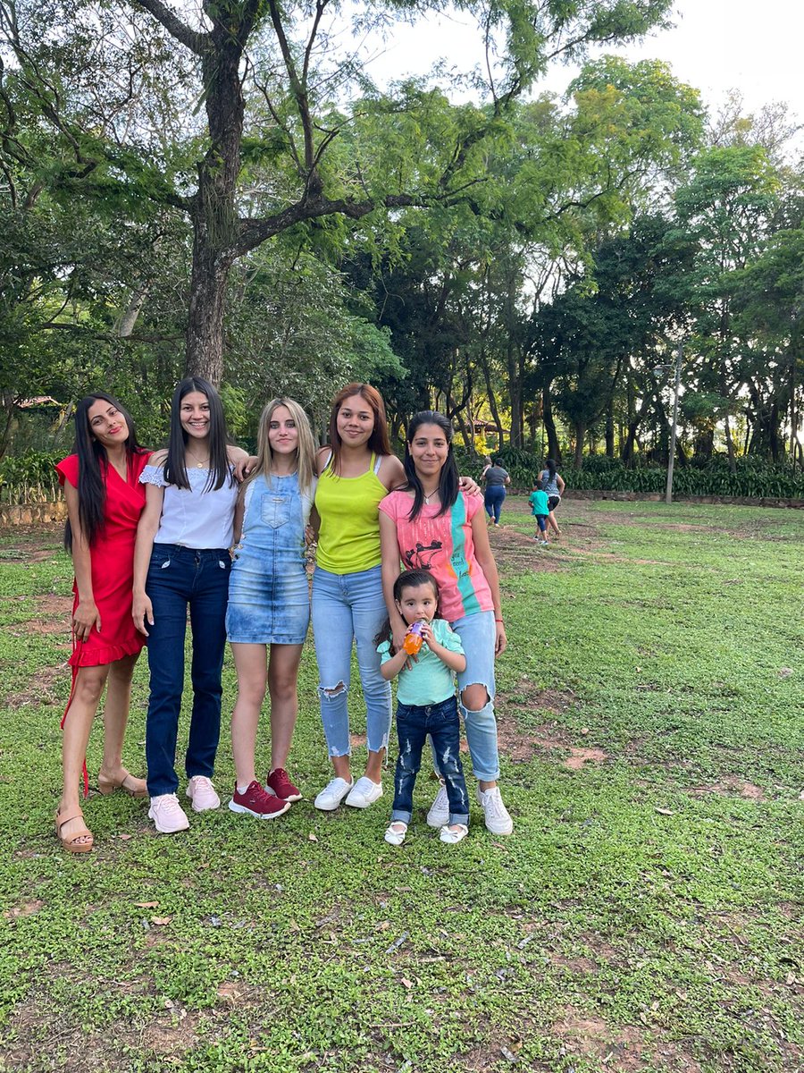 _carolben's tweet photo. mis chicas>>>>>> https://t.co/hU4KFI7DIZ