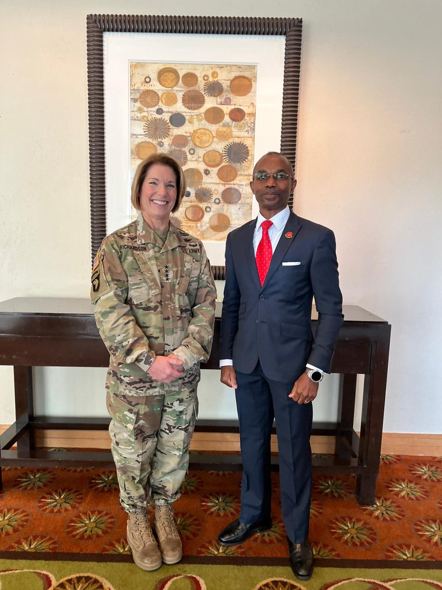 Southcom's tweet photo. Partnerships in action:
#SOUTHCOM Commander Gen. Laura Richardson visited the #CABSEC / #SAMSEC security conference in Miami today to meet with senior security leaders from the Western Hemisphere & reaffirm the command’s commitment to partnerships in the region. @WHAAsstSecty https://t.co/ZisHBU9kN6