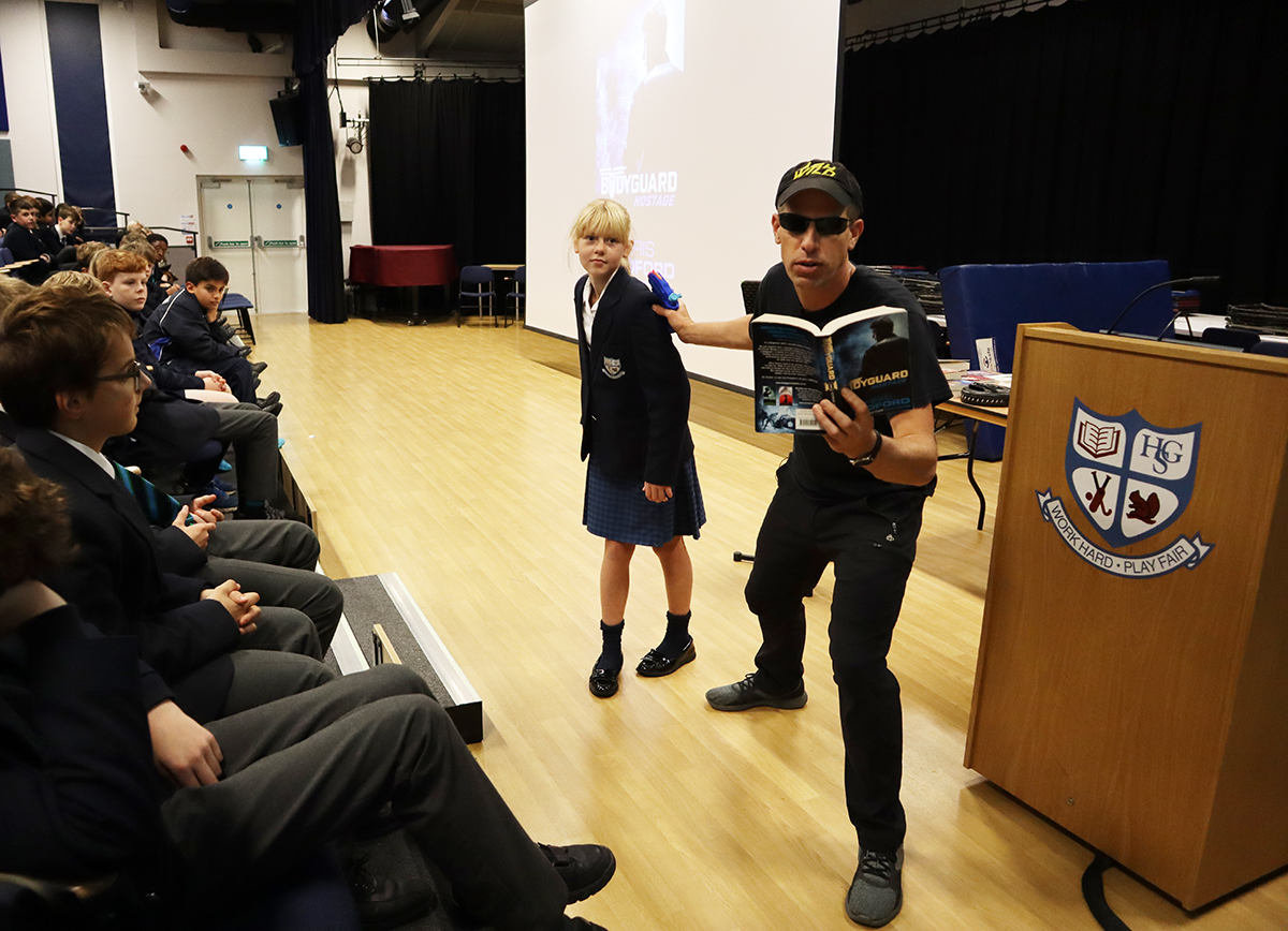HolmeGrange's tweet photo. We welcomed @YoungSamurai, Chris Bradford to the school - an entertaining and thrilling day discussing the inspiration for his books and teaching his 'method-writing' style. #youngreaders #escapeinabook #getkidsreading https://t.co/JsNEYP2Pzu