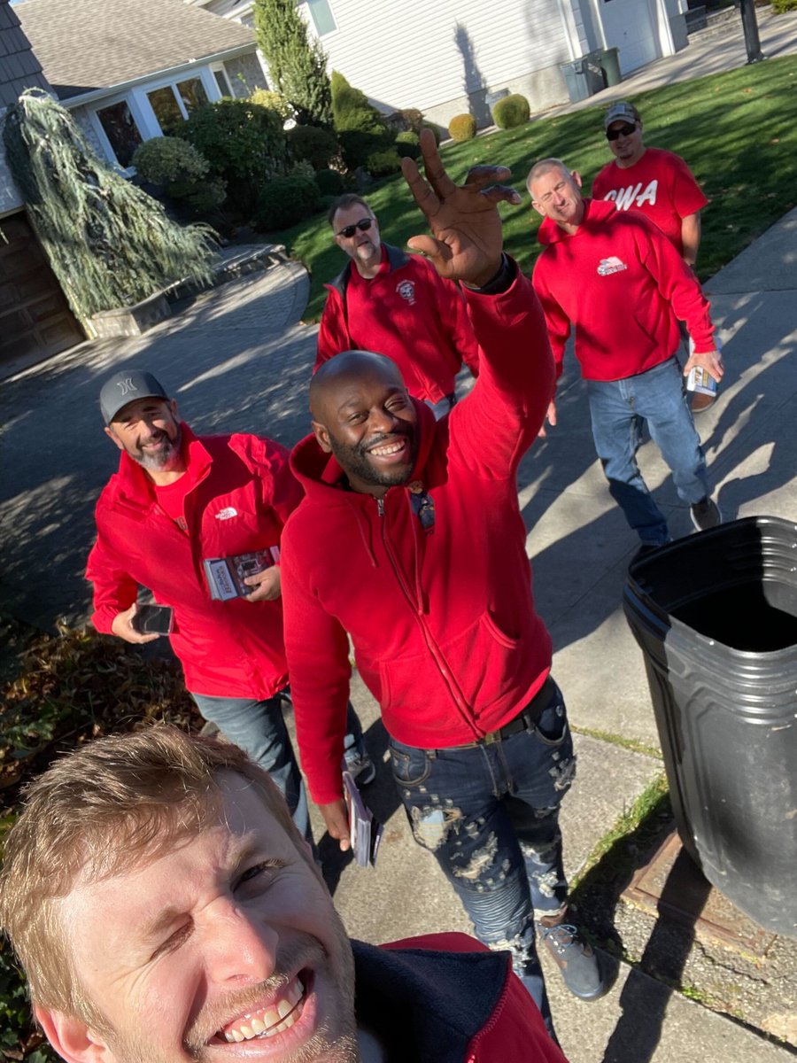 CWAers on Long Island, NY hitting the streets today (you may not have heard - it's Election Day) to talk to voters about candidates who have proven time and again that they stand with working families, like ✅ @Brooks4LINY ✅ @KevinThomasNY ✅ @AnnaKaplanForLI